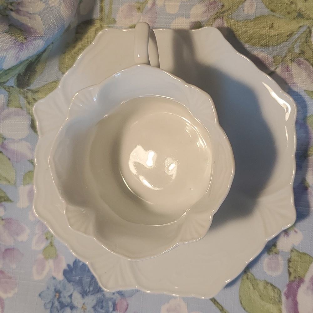 Porcelain TULIP Teacup and saucer VINTAGE white Tea Coffee - Picture 3 of 5